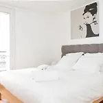 Pyramides - Louvre Private Apartment