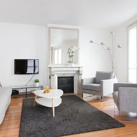 Pyramides - Louvre Private Apartment *